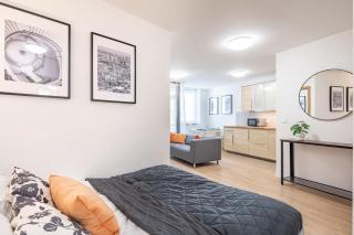 Central - NEW - Quiet - Balcony - 4