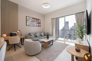 Vogue Vacation Homes, Downtown Grande Signature Residences, near Dubai Mall and Burj Khalifa, Two-Bedroom Apartment with Large Balcony, Infinity Pool with Burj Khalifa View, Access to all Amenities - 2