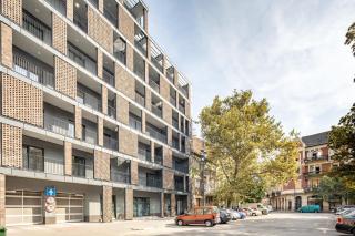 Rooftop Access - French Balcony - Central - 3