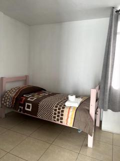 Estudiantes UTP o Voluntarios Hab vista a los Volcanes y terraza baño compartido - 0