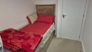 The Aylesbury Home Retreat - 3-Bed Home with Garden & Parking - 3