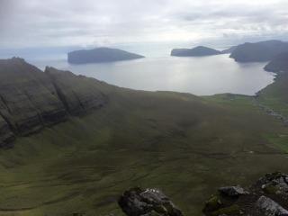 Eiðsvíkslon - The Red Boathouse by the Sea - 2