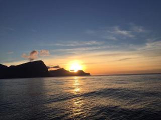 Eiðsvíkslon - The Red Boathouse by the Sea - 5