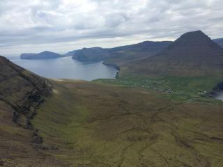 Eiðsvíkslon - The Red Boathouse by the Sea - 9