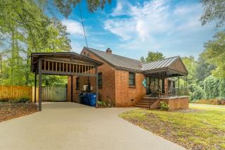 Cozy Luxe Escape, Raleigh 2BR Getaway, Sleeps 4, Pets, Kids & Business Travelers Welcome - 4