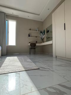 Boulevard View Luxury Apartment - 2