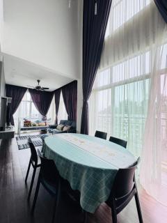 AYAAN Foosball Penthouse at Golden Hill with Private Parking and Netflix - 7