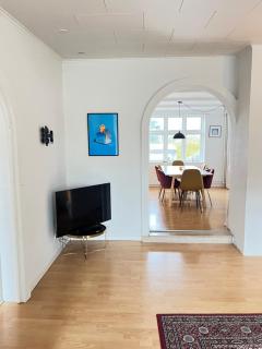 Spacious Apartment Near City & Åløkke Forest - 6