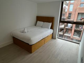 Colts Villages Apartment in London - 8