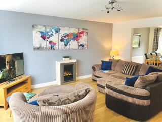 Lovely 4-Bed home sleeps 8 Nr Bolton Stadium & M61 - 5