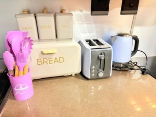 Umhlanga Flat with Rooftop Pool & Private Balcony - 5