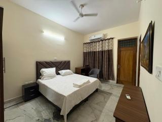 Stunning 250 sq yd ground-floor oasis New Amritsar - 2