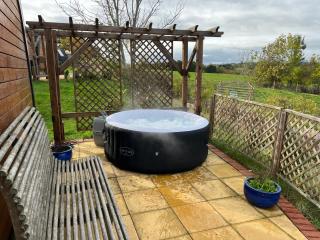 Hedgehog Glamping Pod School House Farm - 9