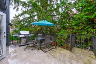 Cozy 3BR Family Home near City Centre & SkyTrain - 9