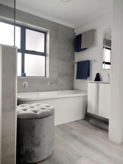 Hermanus Mini C-Escape - 2