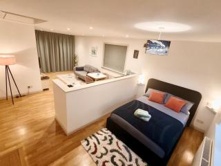 Hillside Park Studio - 1