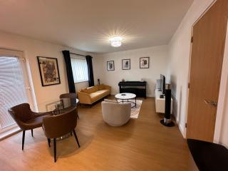 Centrally Located Modern 2 Bedroom Apartment, Minutes Walk to AO Arena - 4