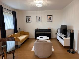 Centrally Located Modern 2 Bedroom Apartment, Minutes Walk to AO Arena - 9