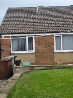 Charming 2 Bed Modern Guest House with Free Parking up to 3 cars - 9