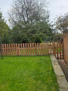 Charming 2 Bed Modern Guest House with Free Parking up to 3 cars - 7