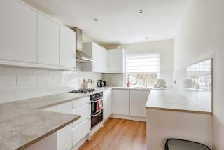 Lovely bright mews townhouse - 2