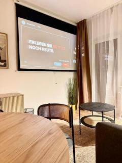 Stylish City Apartment mit Beamer & Balkon Zentral - 9