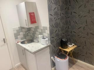 Cozy Self-Contained Studio Flat - 4