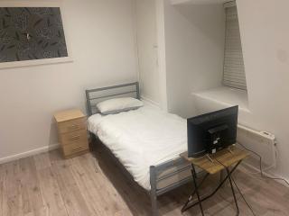 Cozy Self-Contained Studio Flat - 5