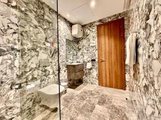 Spacious, Quiet Apartment with Parking , Fiber - 1