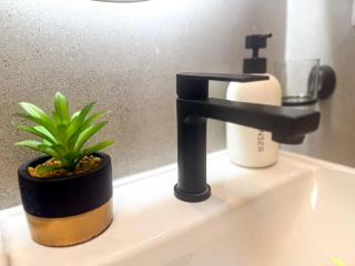 Yura Suite 6 min of Center Free parking - 9