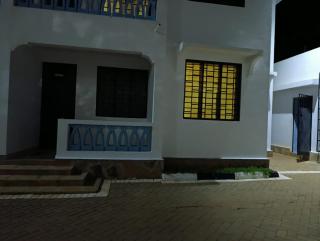 Indian ocean apartments you get the master bedroom with the private bathroom and the host sleeps in the other bedroom you share kitchen anc living room - 0