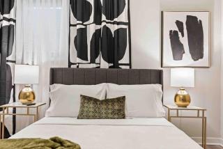 Quiet neighborhood steps away from Downtown stores - 9