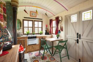 Orchard View Shepherds Hut - 8