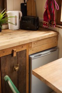 Orchard View Shepherds Hut - 2