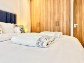 Cozy, Elegant Apartment, Parking and Fiber - 8