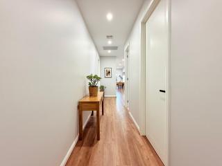 Deluxe Bedroom with private bathroom - 6