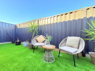 Deluxe Bedroom with private bathroom - 3