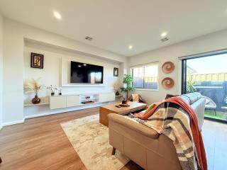 Deluxe Bedroom with private bathroom - 2