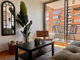 A pasos de Metro Escuela Militar y barrio El Golf - 1