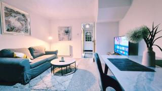 Modern 2-bed , Bradley Stoke, NR Parkway Station, Free Parking - 3