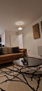 Stylish 2 Floor Penthouse Netflix & Wi-Fi - 3