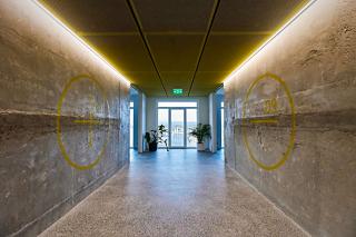 Axiom Suites - Zenith X - Netflix, HBO, Champagne - 1