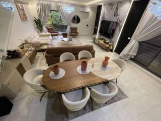 Jasmine's Luxury Escape in Banana Island - 1