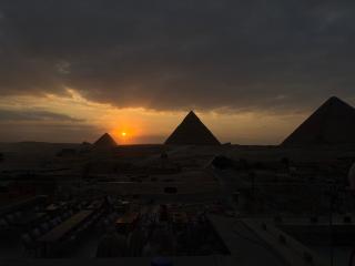 Solo Pyramids View - 2