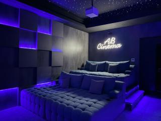 AB Villa - Pool & Cinema - 8