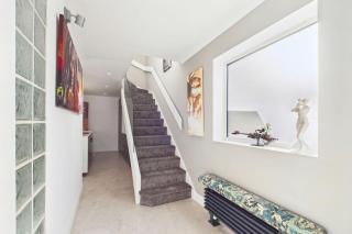 Modern 3 Bedroom Family Home in Torquay - Sleeps 6 - 8