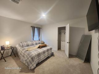 Private Cozy Rooms and Bathroom in Home near Seaworld Riverwalk and AFB - 9