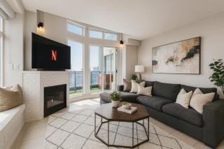 Elegant 2-Bedroom Apartment Close to Seawall and Shopping - 4