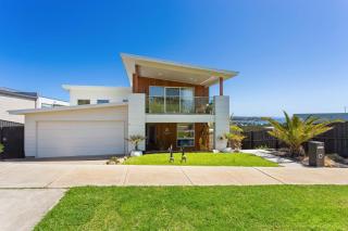 Art Flava Haus Stylish Oceanfront Retreat in San Remo - 9