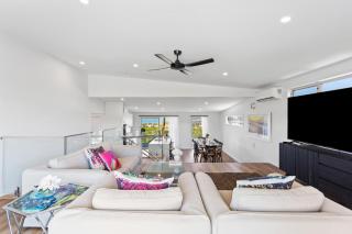 Art Flava Haus Stylish Oceanfront Retreat in San Remo - 7